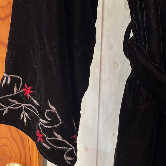 VICTORIA’S SECRET COLLECTION BLACK VELVET LONG ROBE S - Picture 5 of 8